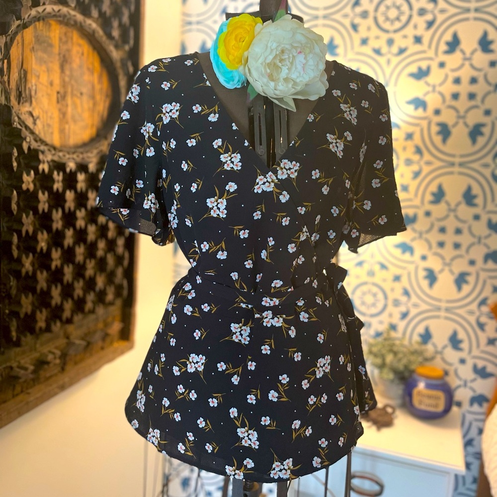 Addition Elle printed flutter sleeve top in black 1X 1XL 16 NWT